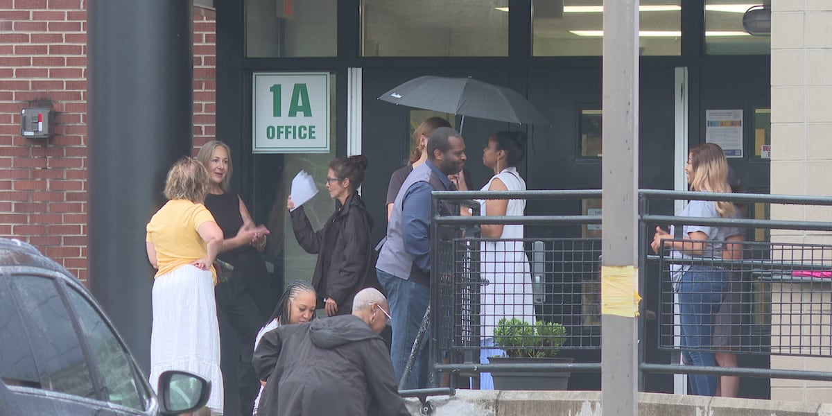 Community groups greet Lexington students after weekend mass shooting