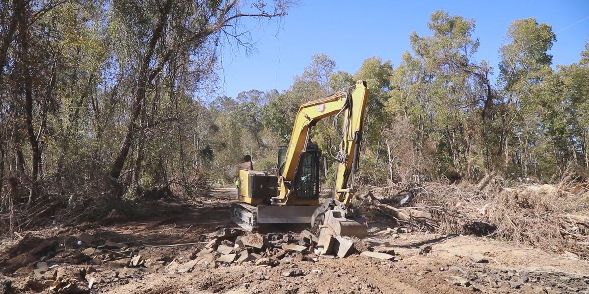 Kentucky crews helping repair damaged roads in North Carolina after Helene Kentucky crews helping repair damaged roads in North Carolina after Helene