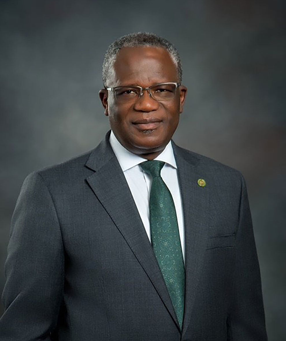 KSU president responds to alumni no - confidence vote , board renews his contract