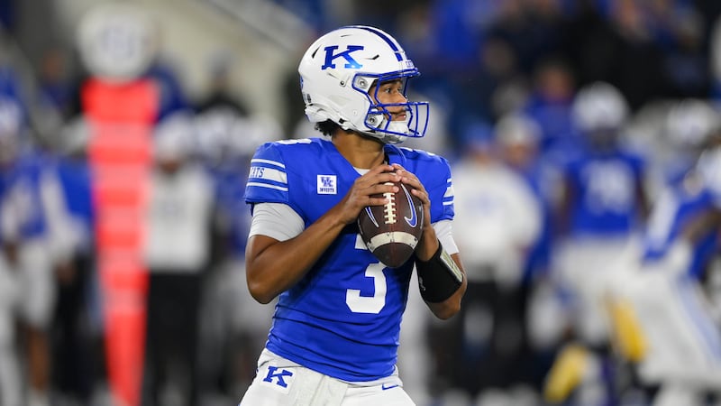 Kentucky quarterback Kenny Minchey (3) looks to pass during the first half of an NCCA college...