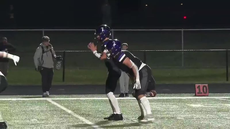 Waunakee advanced to level two with a win over D.C. Everest.